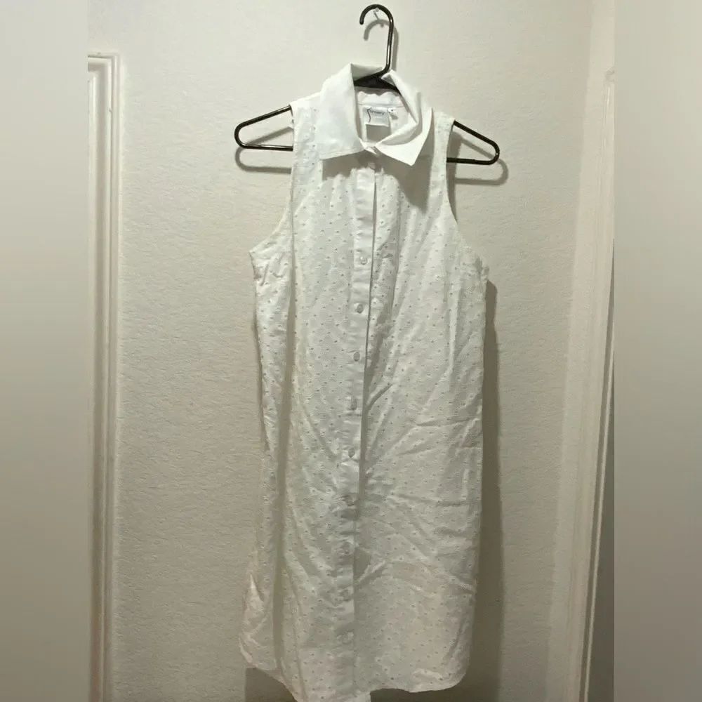Finley Alex Sleeveless white Eyelet shirt Dress Size Medium embroidered